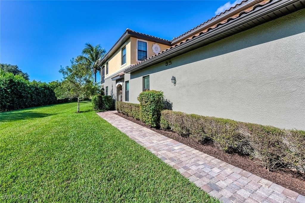 9512 Napoli Lane - Photo 3