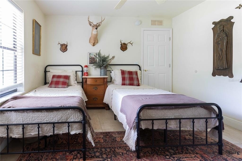 1915 Sw 40th Place - Photo 6
