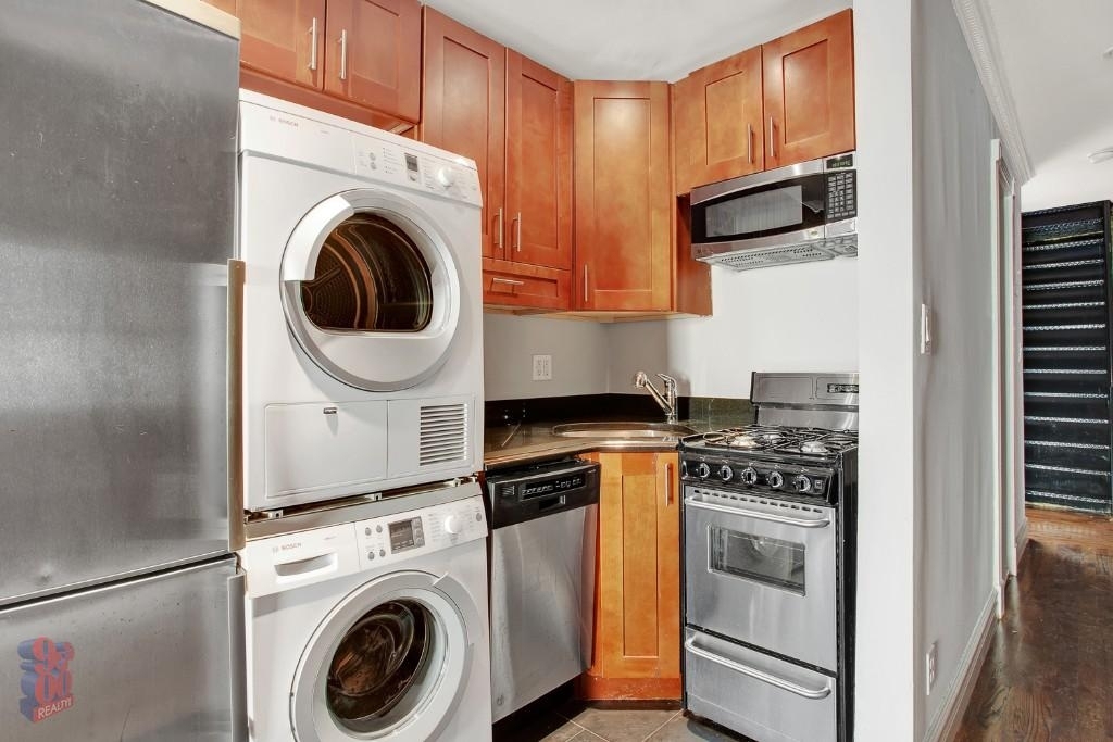 411 East 12th Street - Photo 3