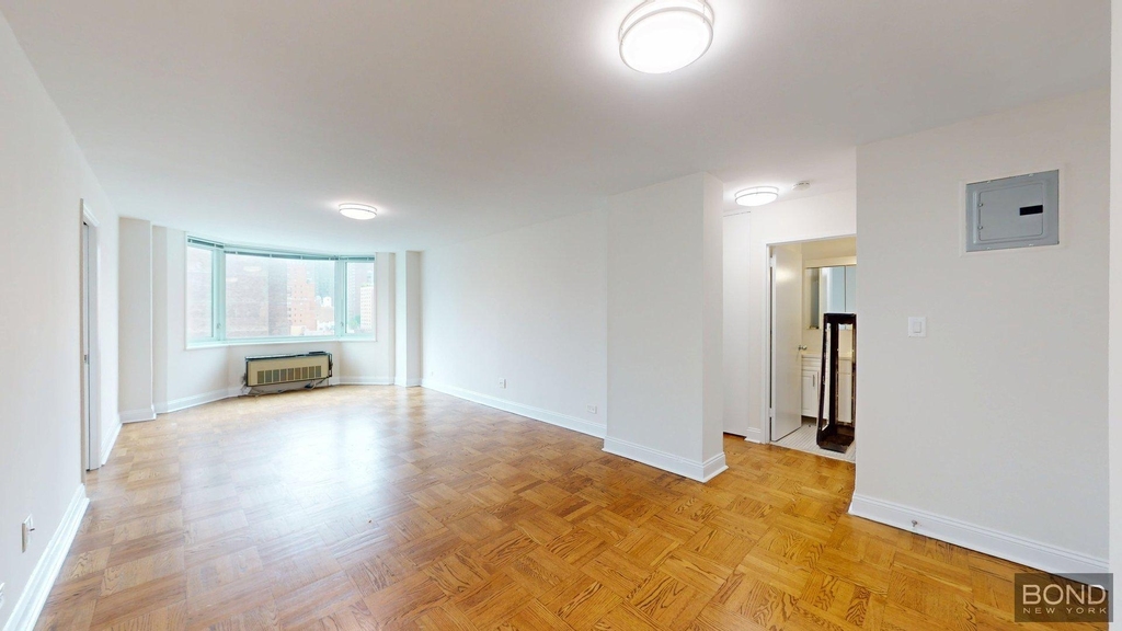 East 71st Street and 1st Ave — Listing History and Nearby Rentals