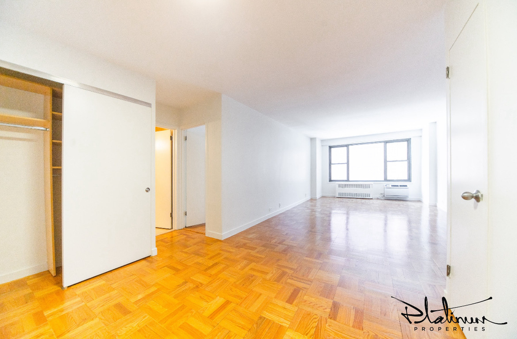 4th Avenue - Photo 0