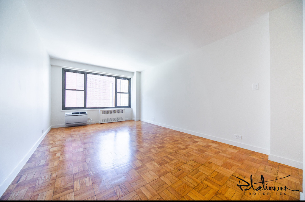 4th Avenue - Photo 2