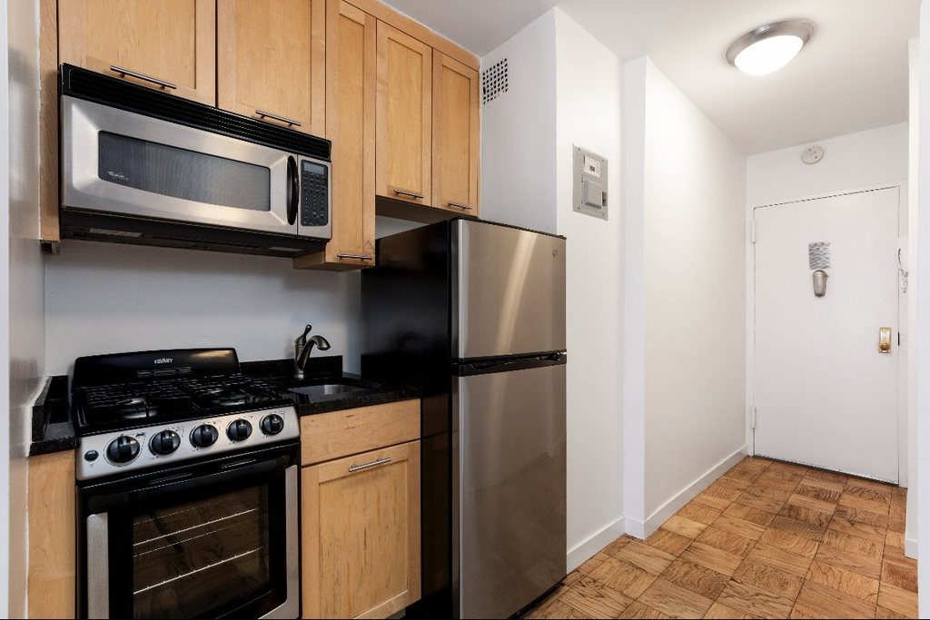  East 36th Street - Photo 2