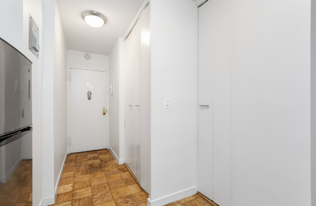  East 36th Street - Photo 4