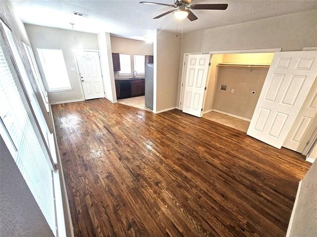 1927 W 10th Street - Photo 3