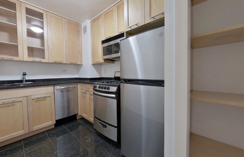 East 36th Street - Photo 3