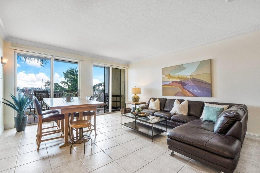 806 E Windward 301 Way - Photo 8