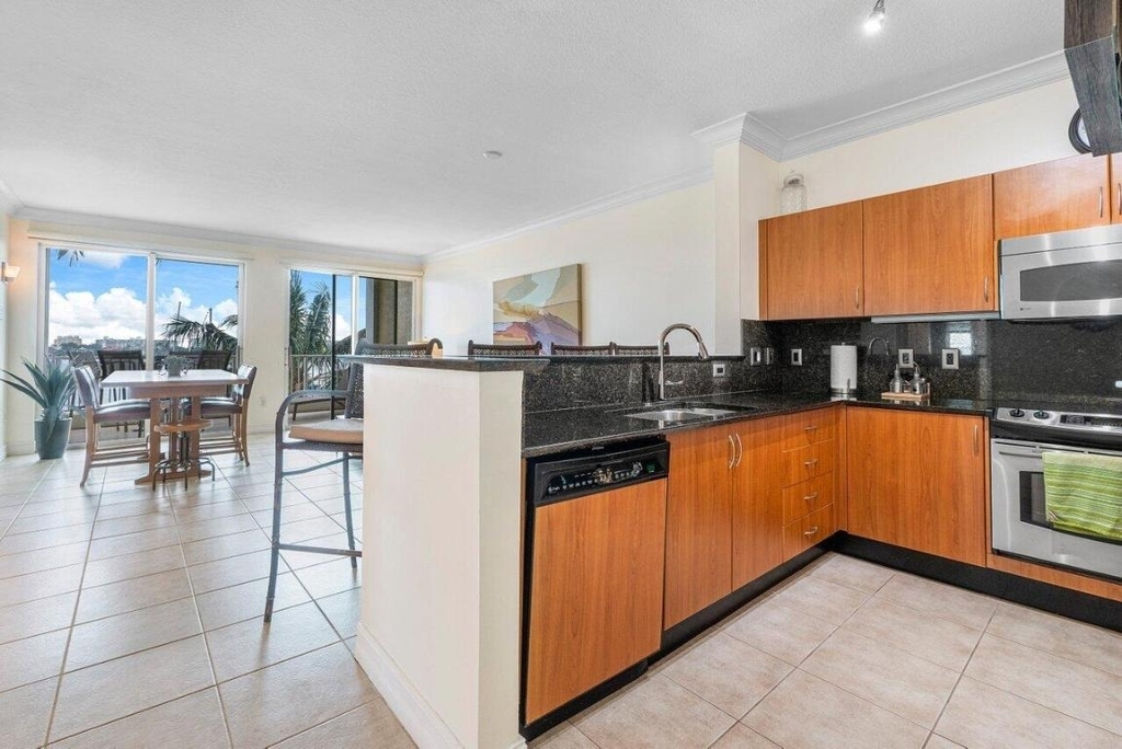 806 E Windward 301 Way - Photo 14