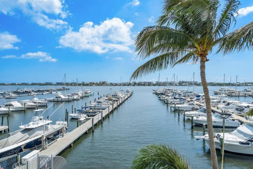 806 E Windward 301 Way - Photo 1