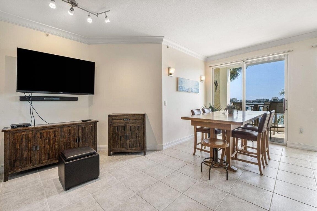 806 E Windward 301 Way - Photo 9