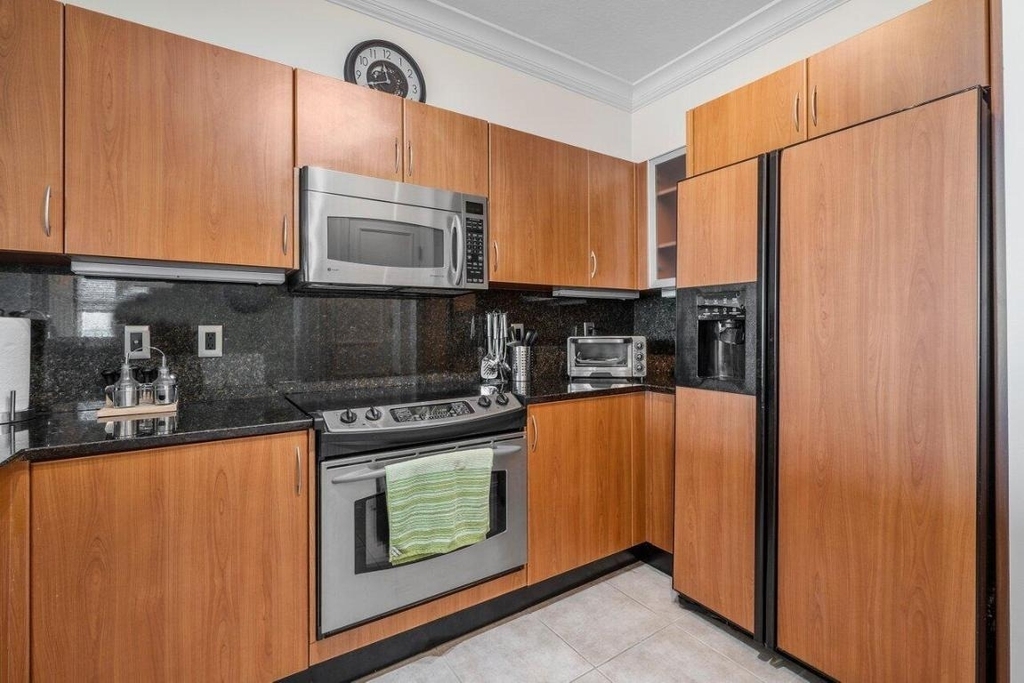 806 E Windward 301 Way - Photo 15