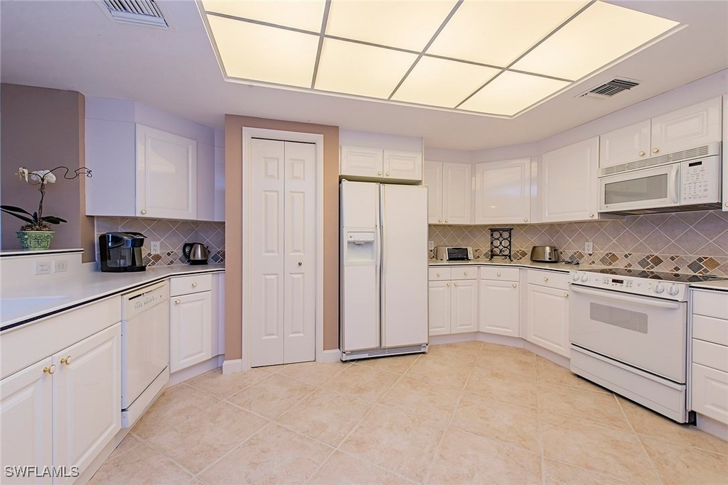 7117 Pelican Bay Boulevard - Photo 12
