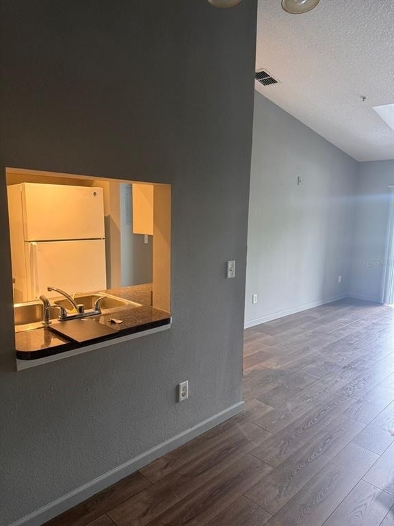 1132 S Pine Ridge Circle - Photo 2