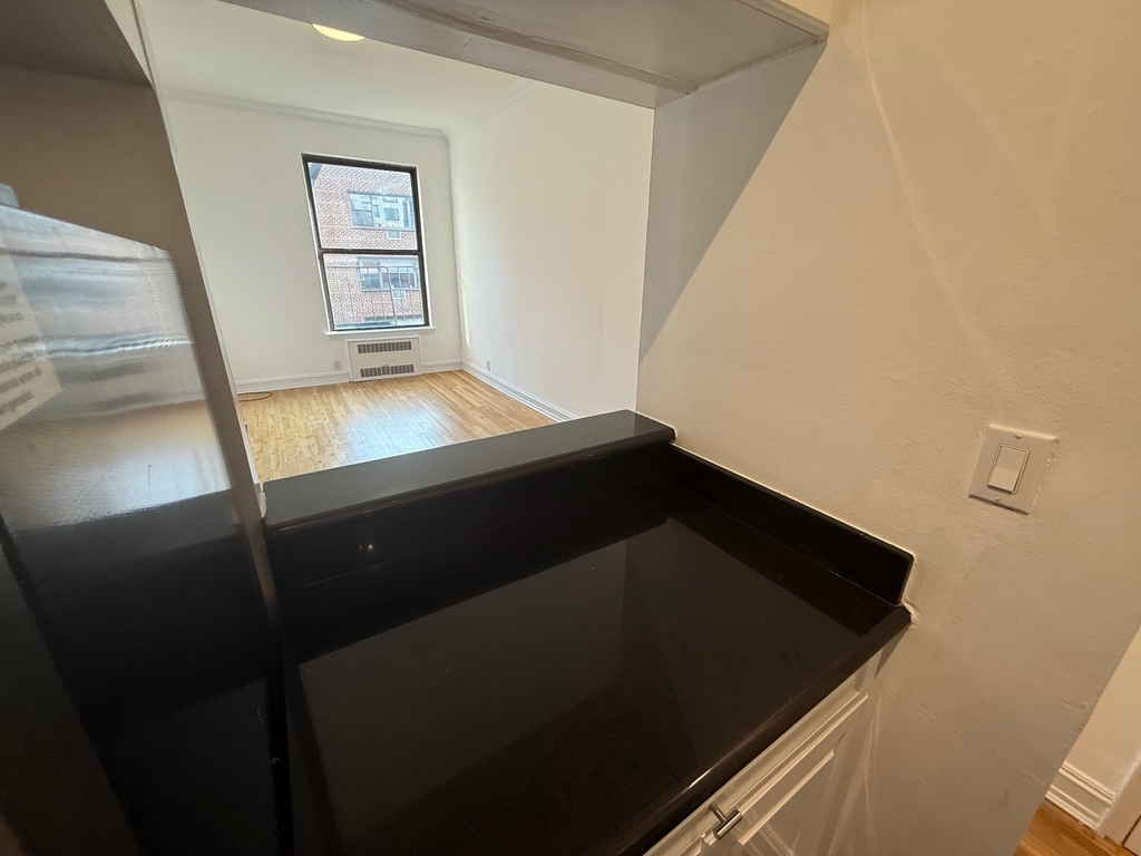 East 83rd Street - Photo 4