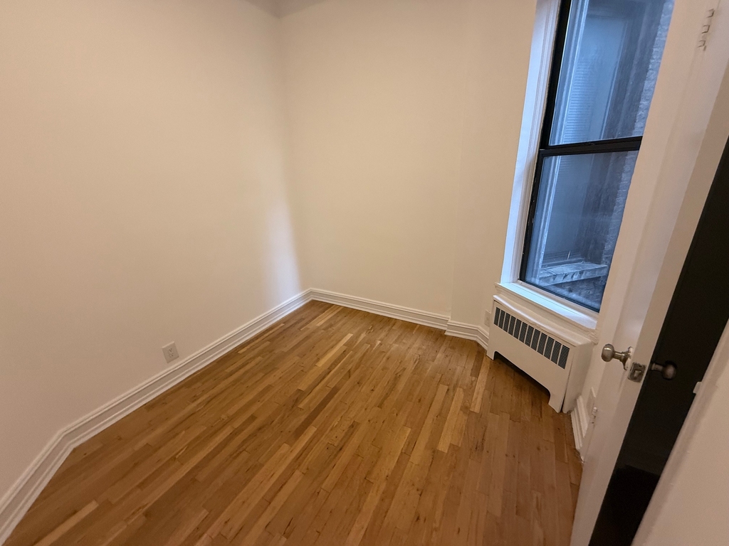 East 83rd Street - Photo 9