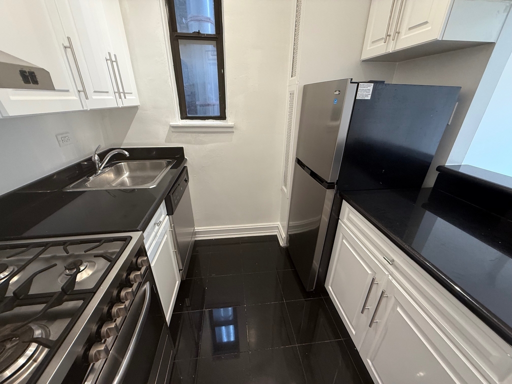 East 83rd Street - Photo 3