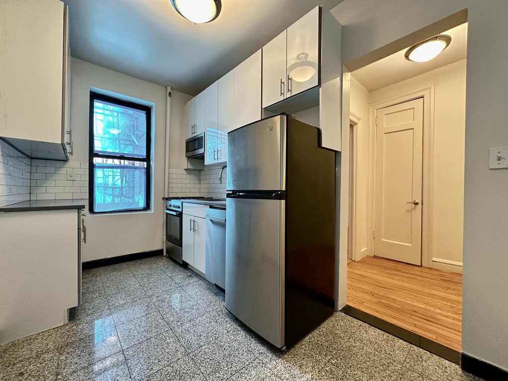 282 Cabrini Boulevard - Photo 5