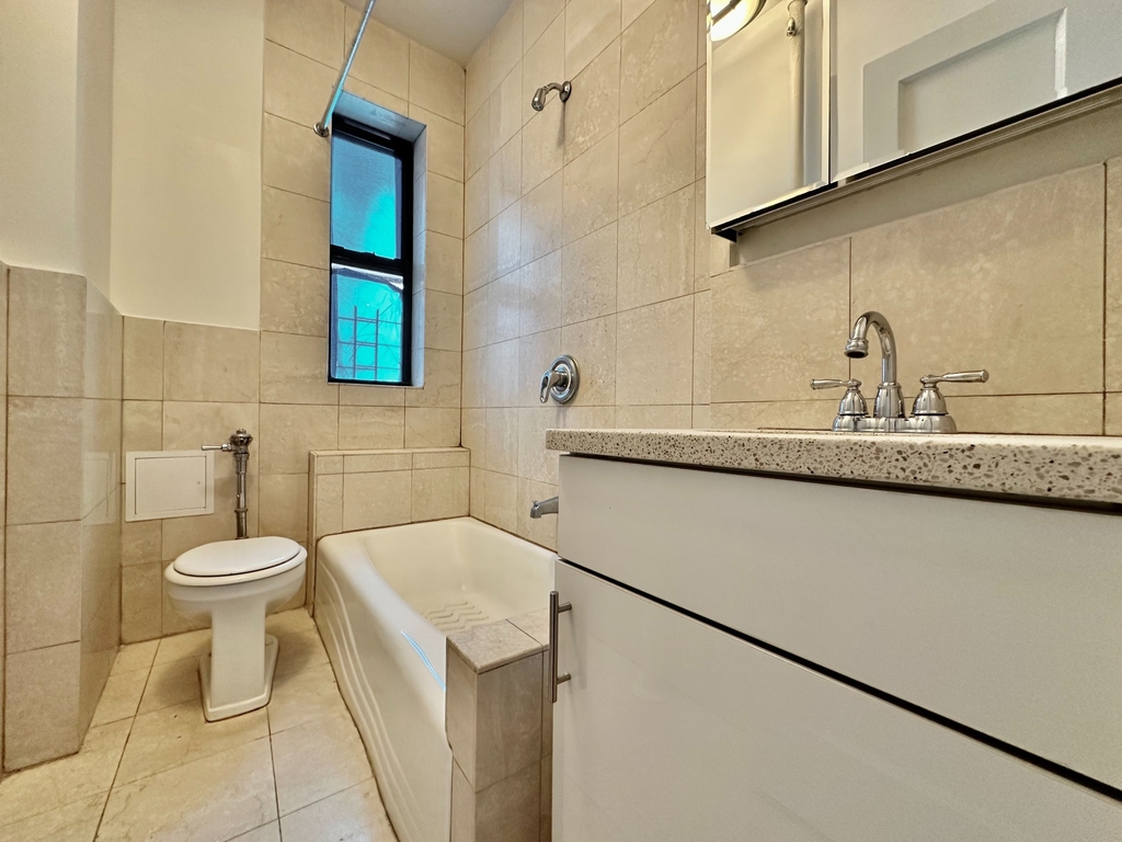 282 Cabrini Boulevard - Photo 6
