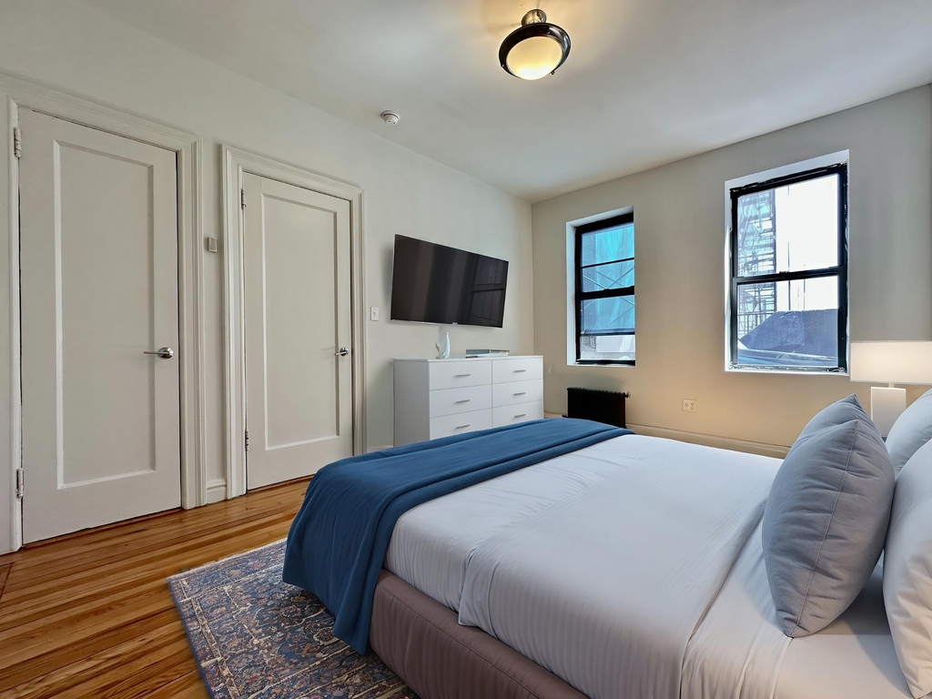 282 Cabrini Boulevard - Photo 2