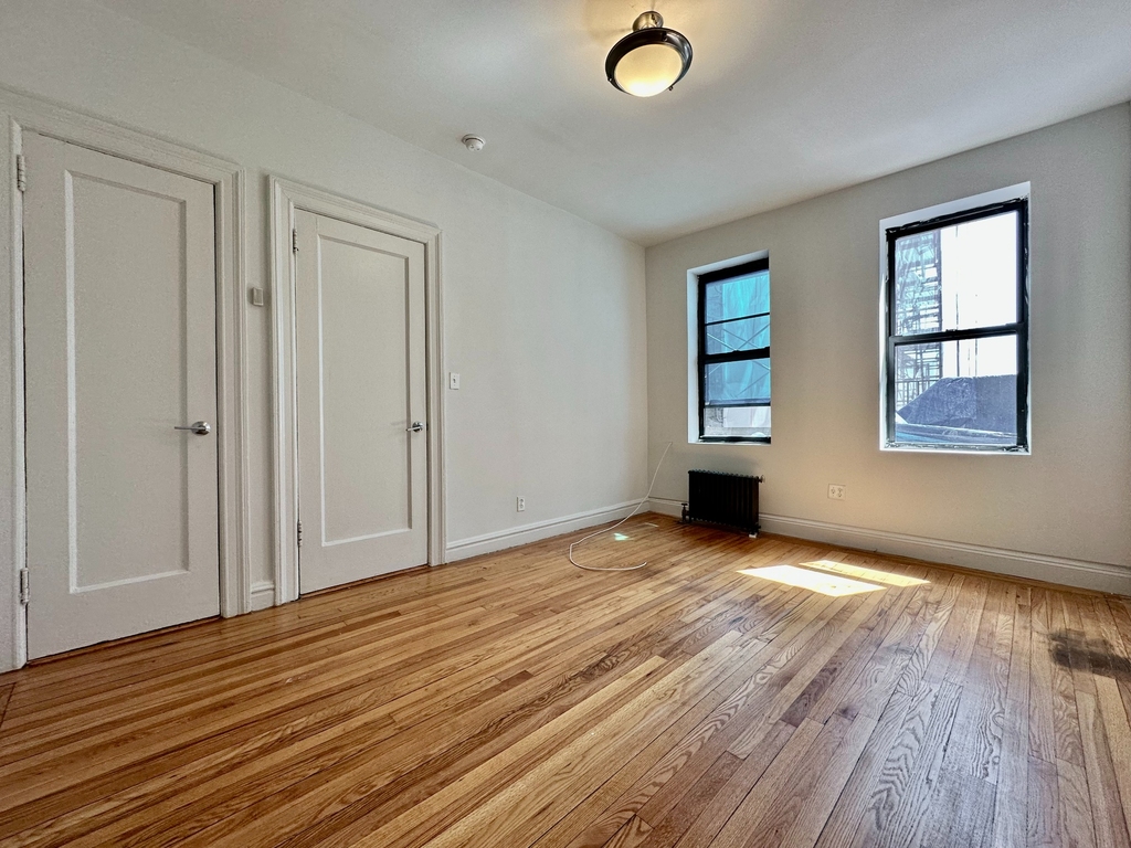 282 Cabrini Boulevard - Photo 3