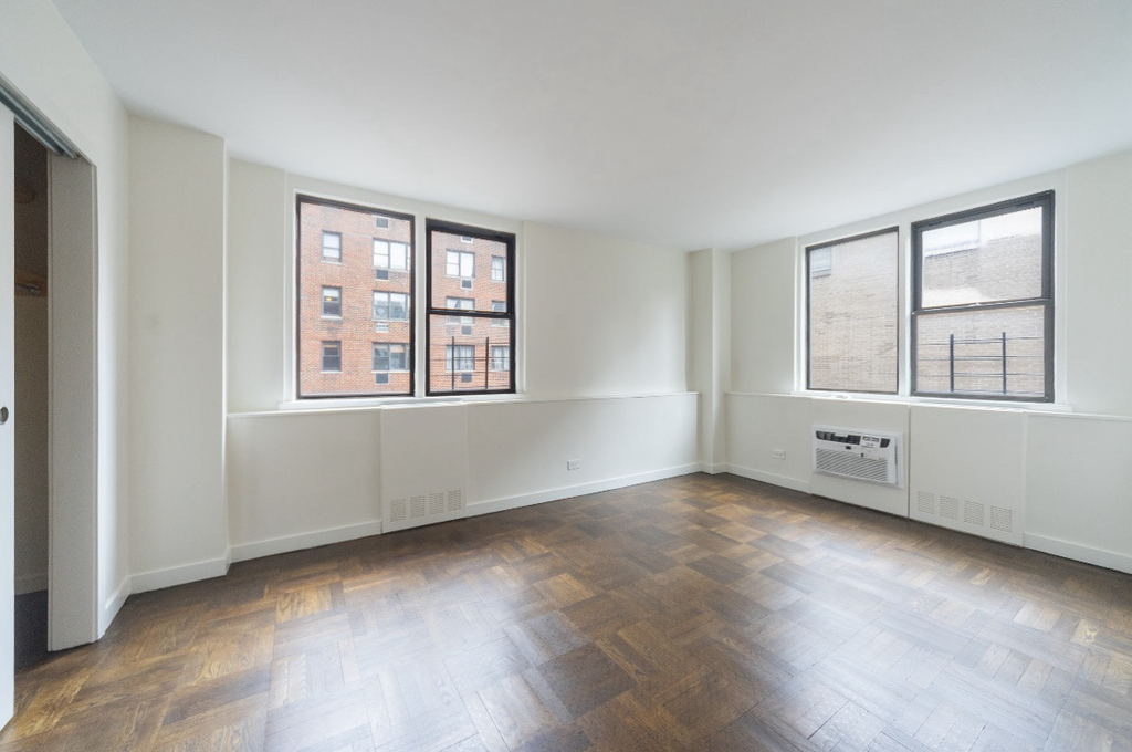 East 79th Street - Photo 2
