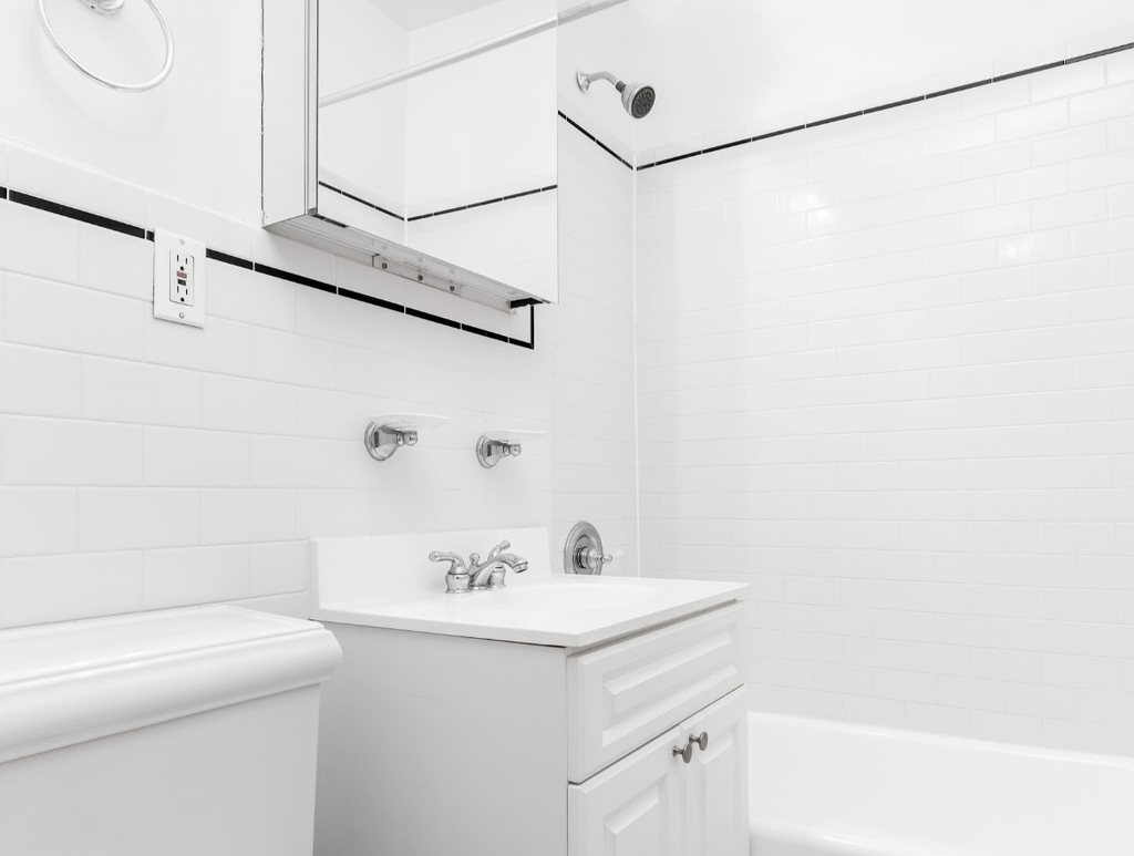 East 84th Street - Photo 4