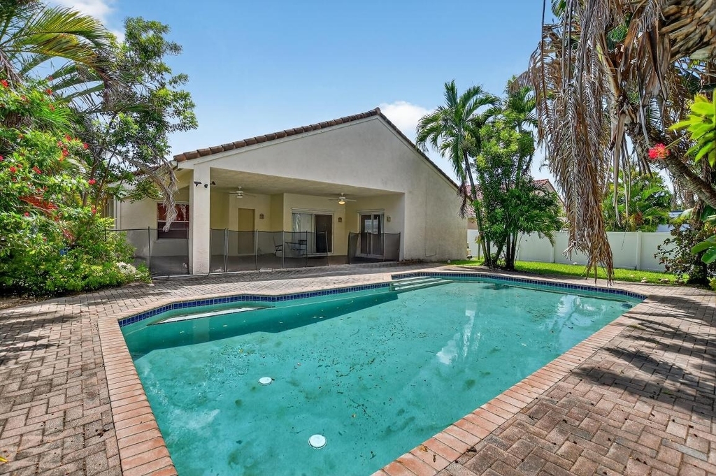 3511 Nw 4th Avenue - Photo 1