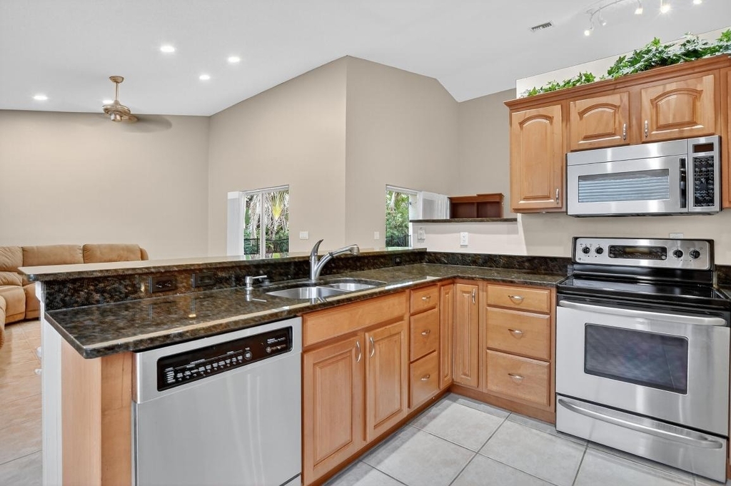 3511 Nw 4th Avenue - Photo 25