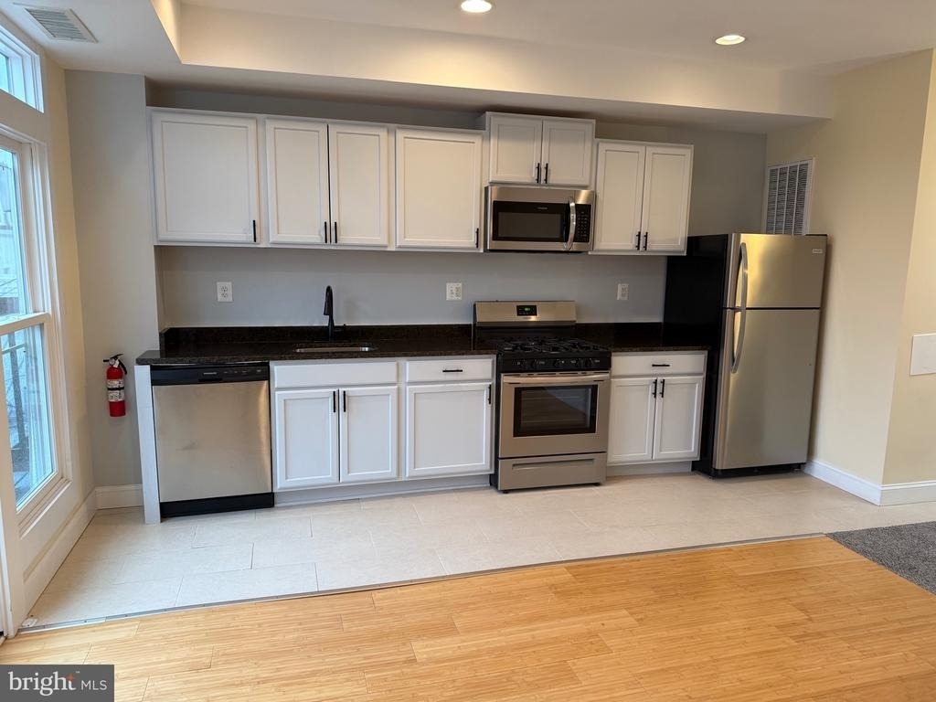 532 8th Street Se - Photo 1