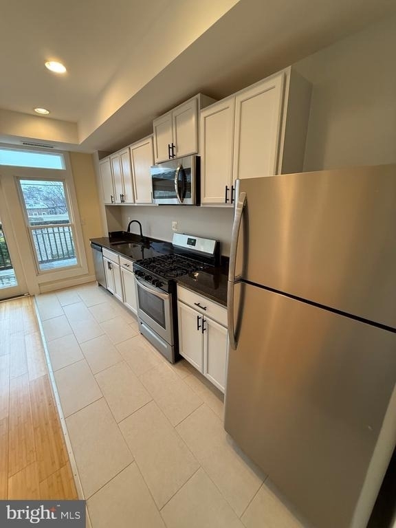 532 8th Street Se - Photo 5
