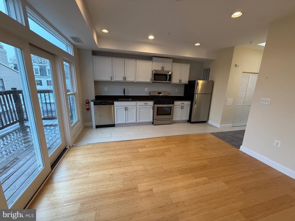 532 8th Street Se - Photo 2