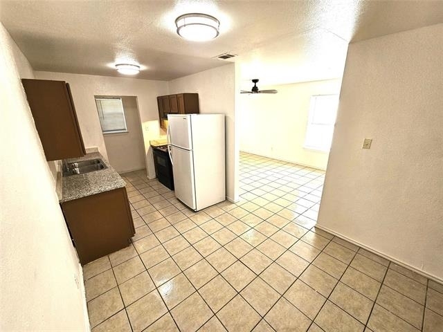 2837 Ave J - Photo 4