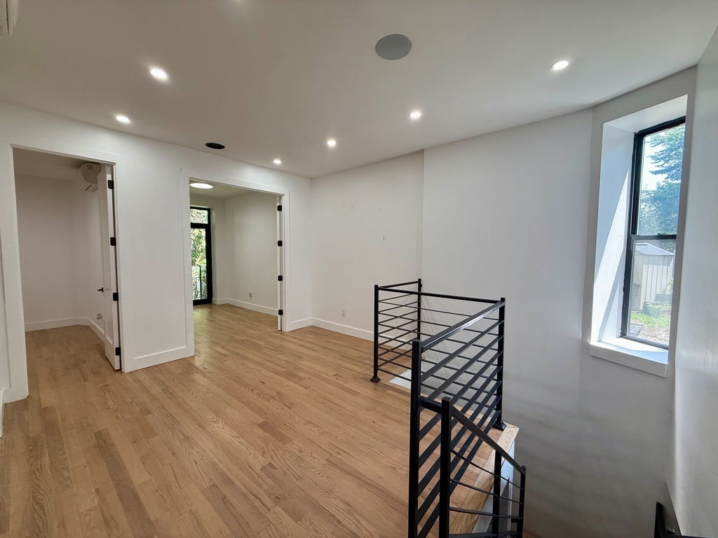 1023 Putnam Avenue - Photo 1