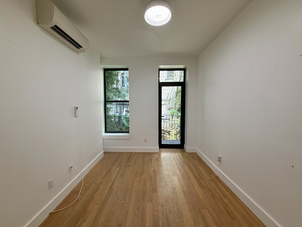 1023 Putnam Avenue - Photo 2