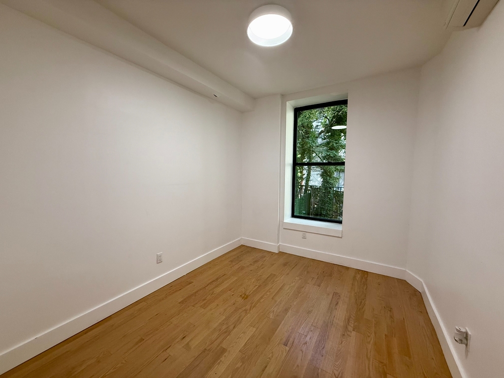 1023 Putnam Avenue - Photo 5