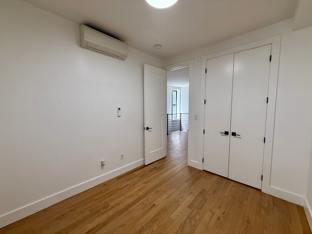 1023 Putnam Avenue - Photo 6