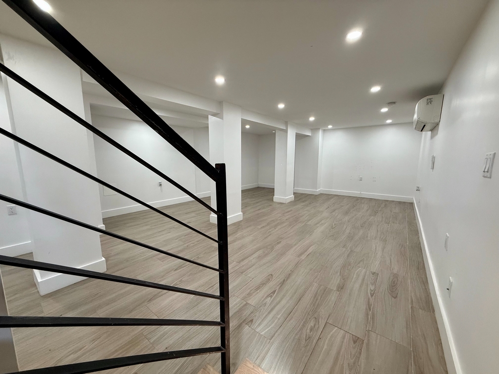 1023 Putnam Avenue - Photo 8