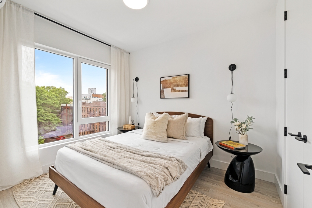 702 East 32nd Street - Photo 9