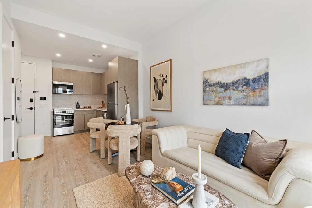 702 East 32nd Street - Photo 8