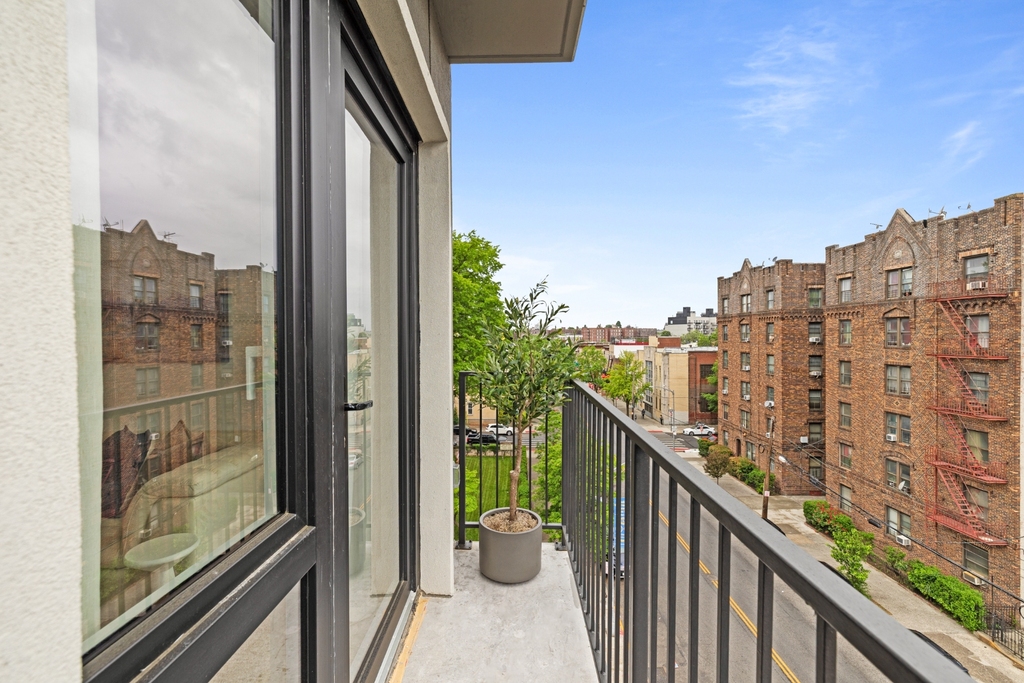 702 East 32nd Street - Photo 6