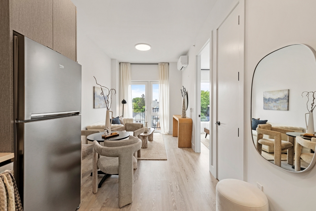 702 East 32nd Street - Photo 3