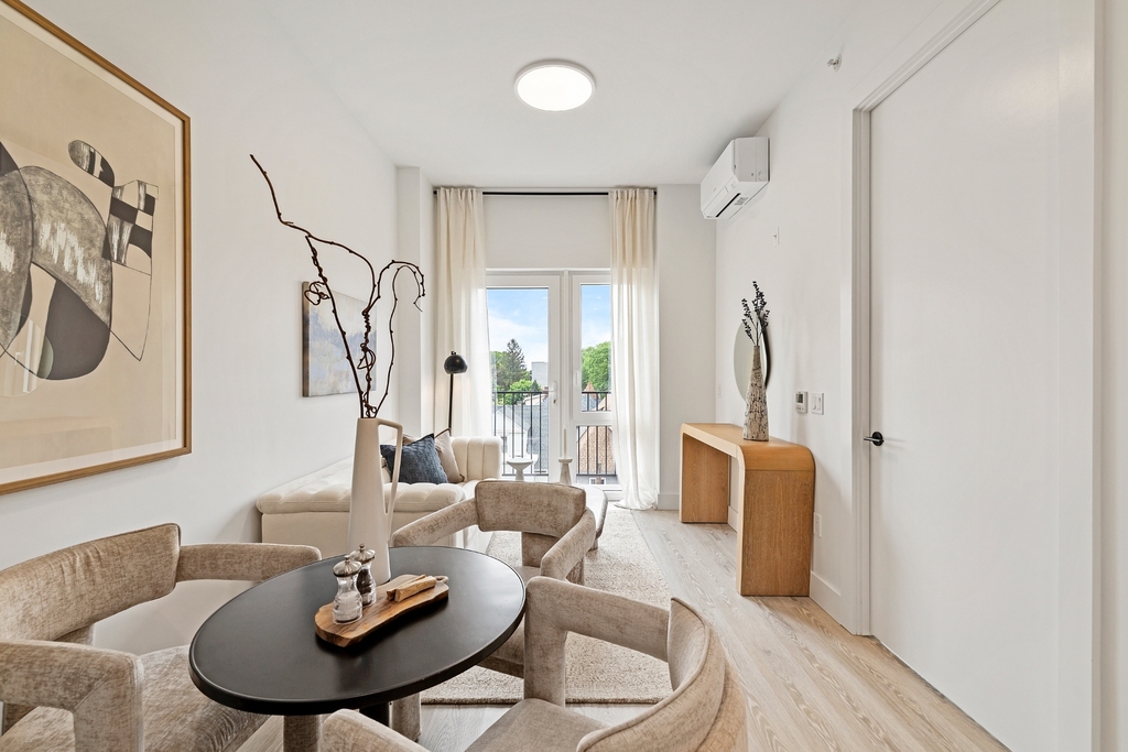 702 East 32nd Street - Photo 4