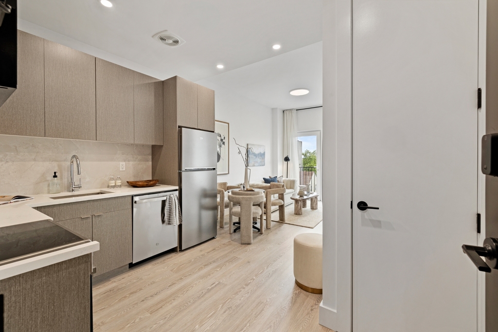 702 East 32nd Street - Photo 2