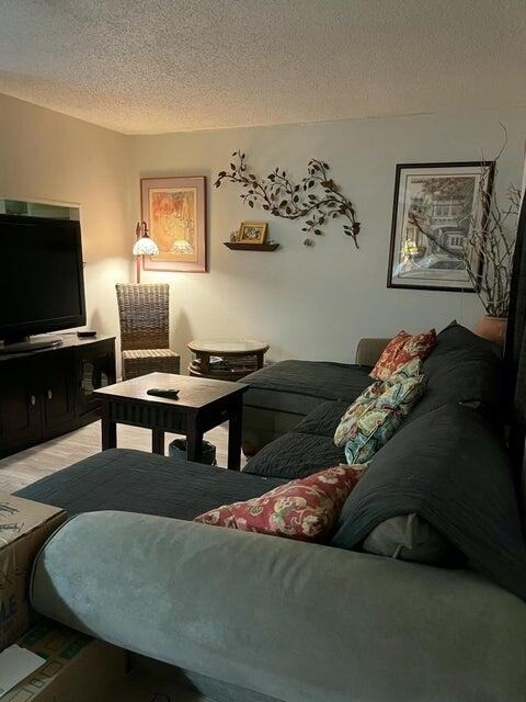 640 Snug Harbor Drive - Photo 4