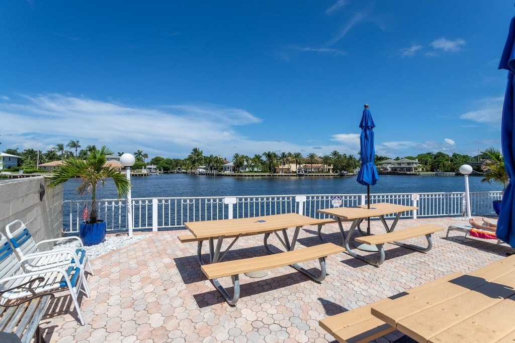 640 Snug Harbor Drive - Photo 17