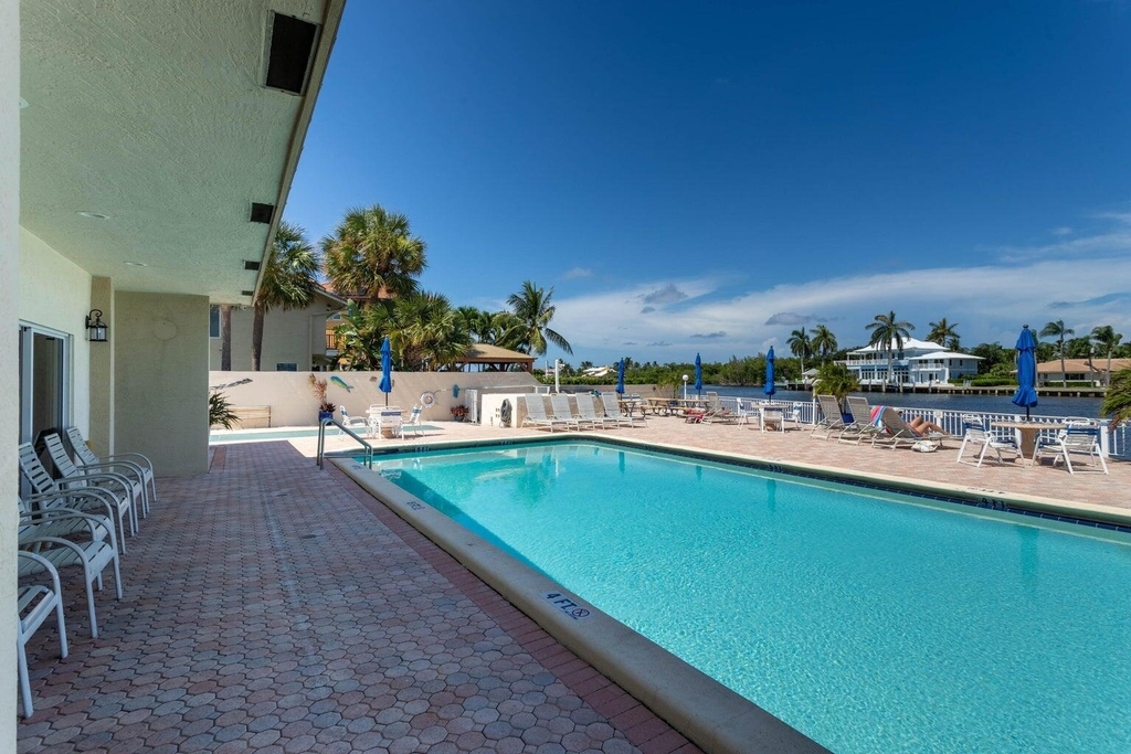 640 Snug Harbor Drive - Photo 19