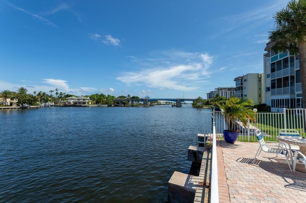 640 Snug Harbor Drive - Photo 13