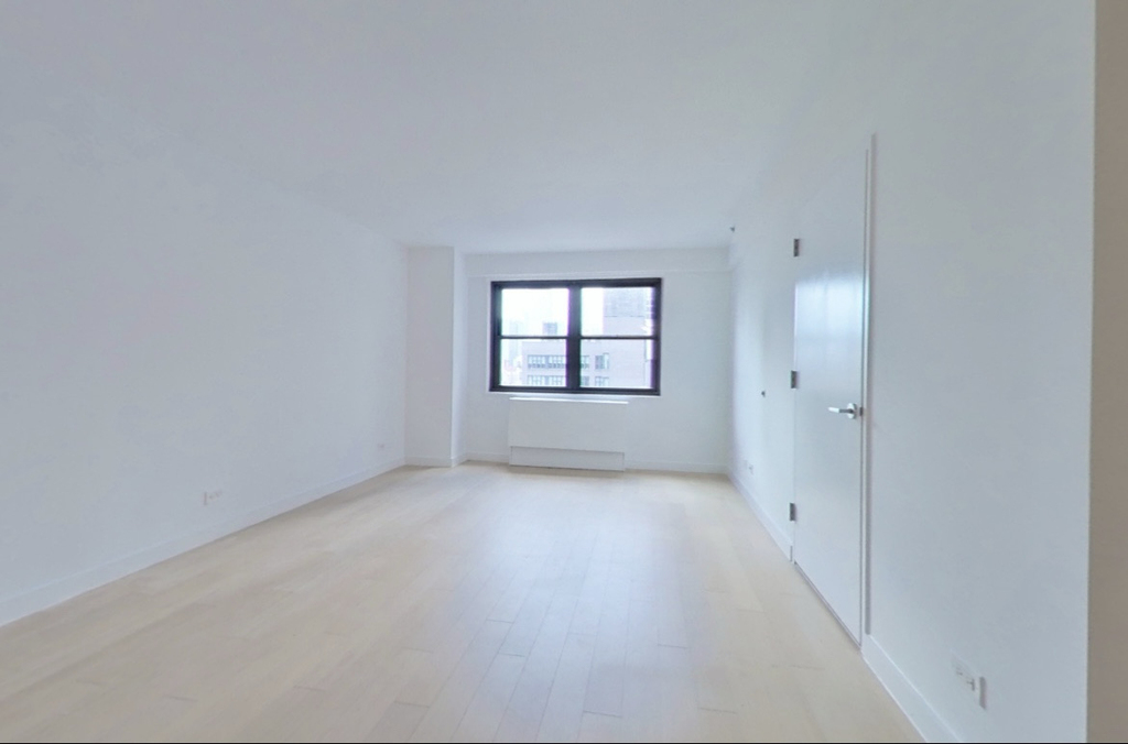 East 39th Street - Photo 0