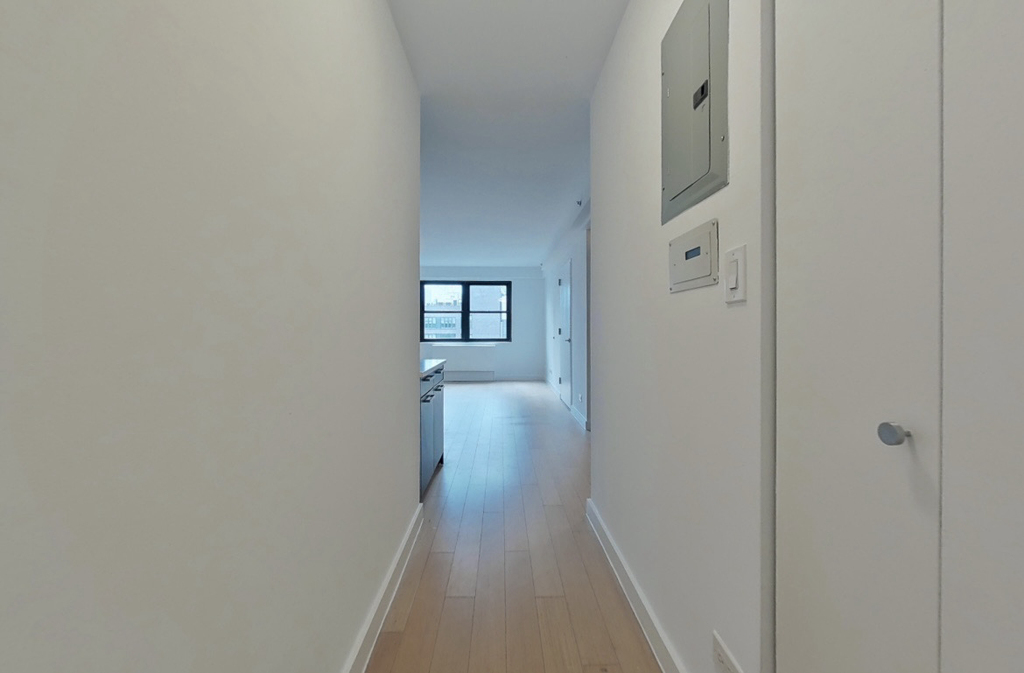 East 39th Street - Photo 1