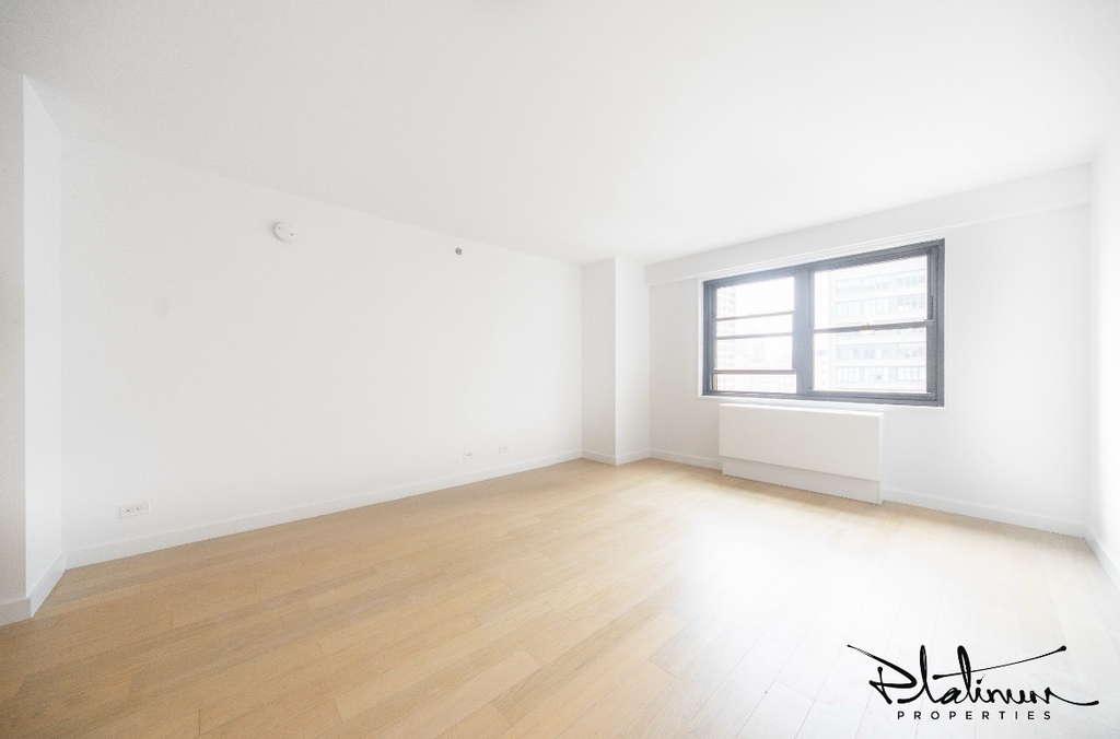 East 39th Street - Photo 3